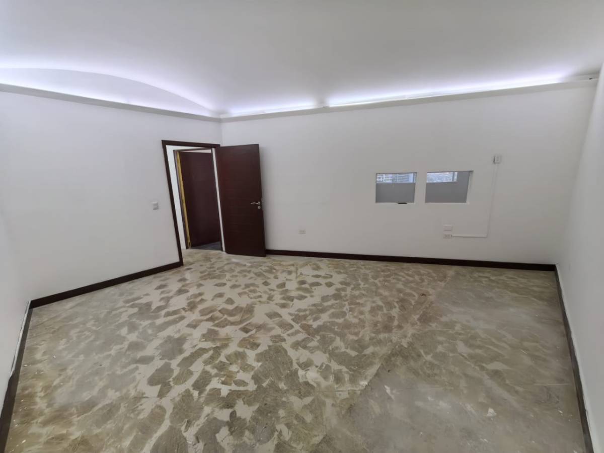 un interior de una oficina en plaza yamaha playa del carmen