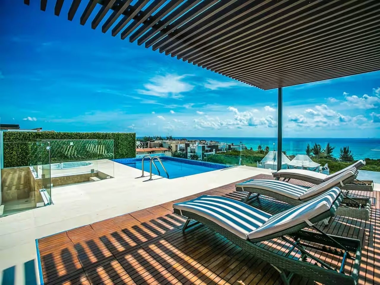 un area de camastros con vista al mar en menesse on the beach playa del carmen