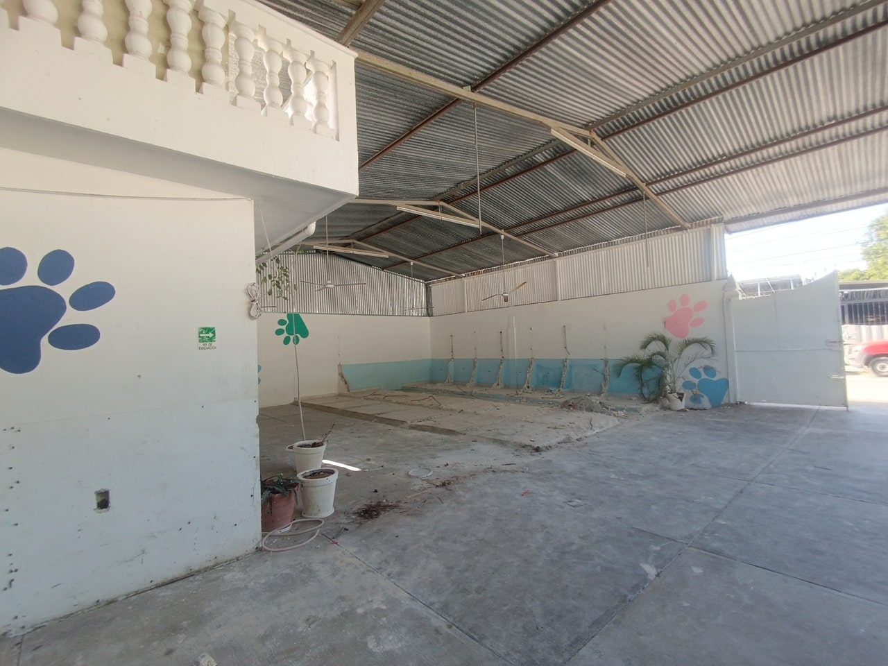 Bodega en Renta en Esquina de 395 m² Sobre Av Juarez – Playa del Carmen