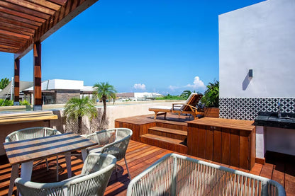una terraza lounge en tzalam residences playa del carmen