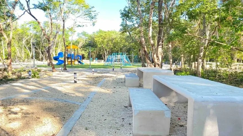 un area de picnic con juegos en contoy mayakoba playa del carmen