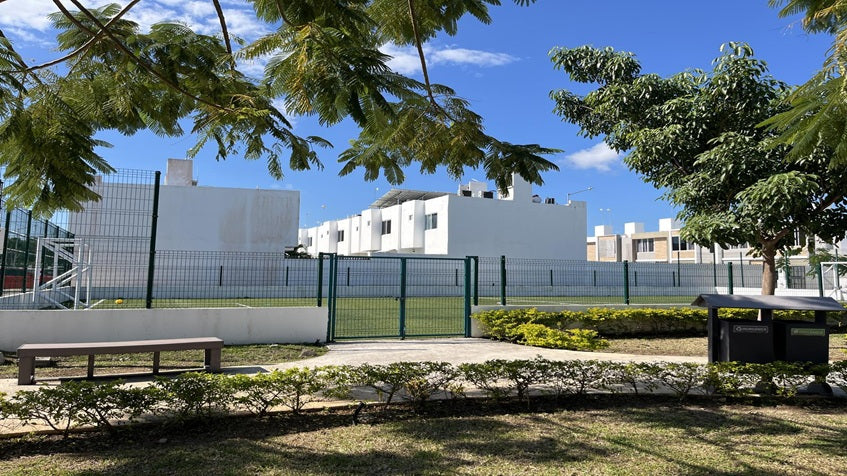 una zona de areas verdes en portoalto playa del carmen