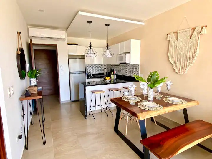 una cocina y un comedor en tzalam residences