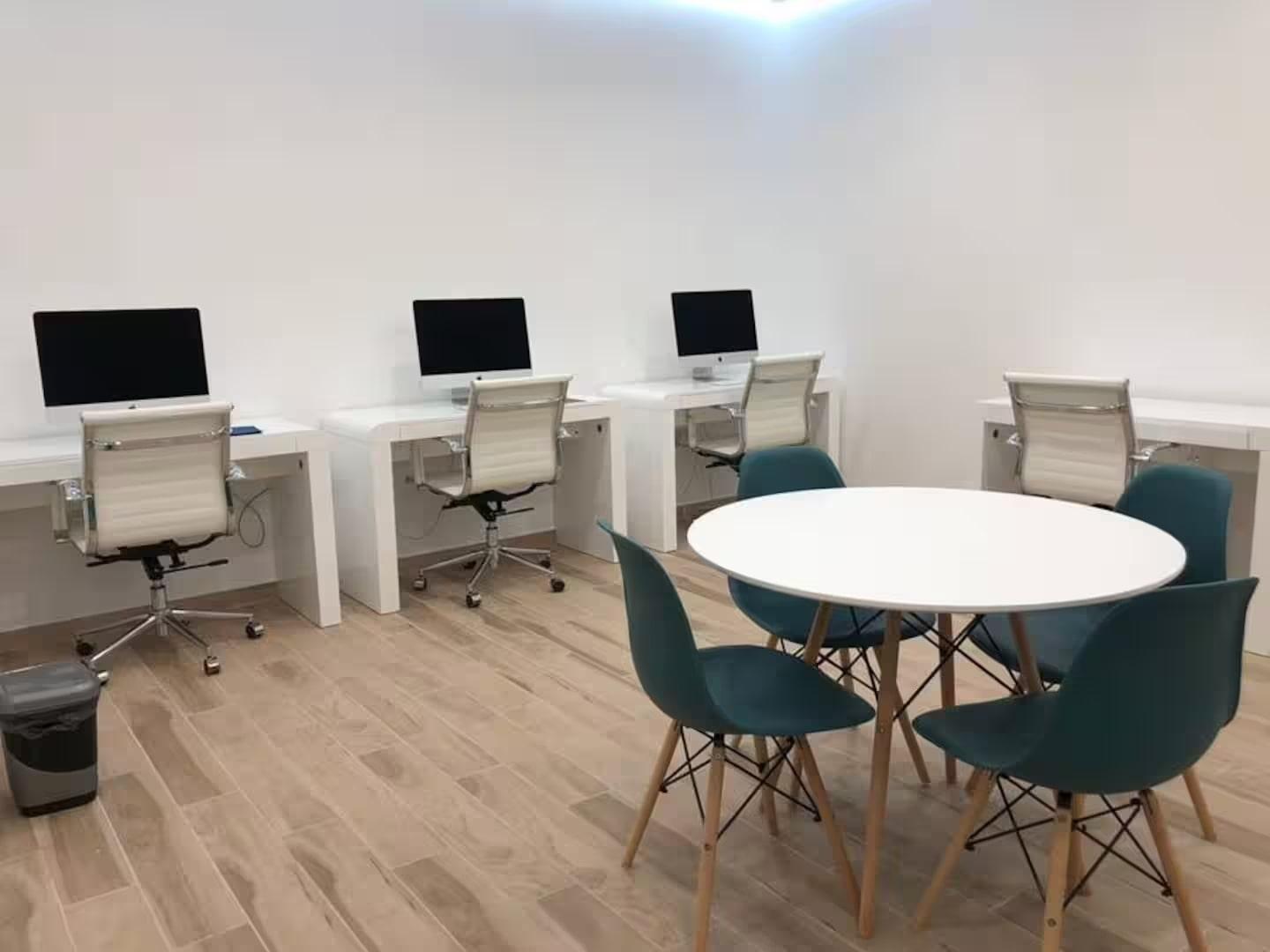 un area de coworking en macondo 5ta avenida playa del carmen