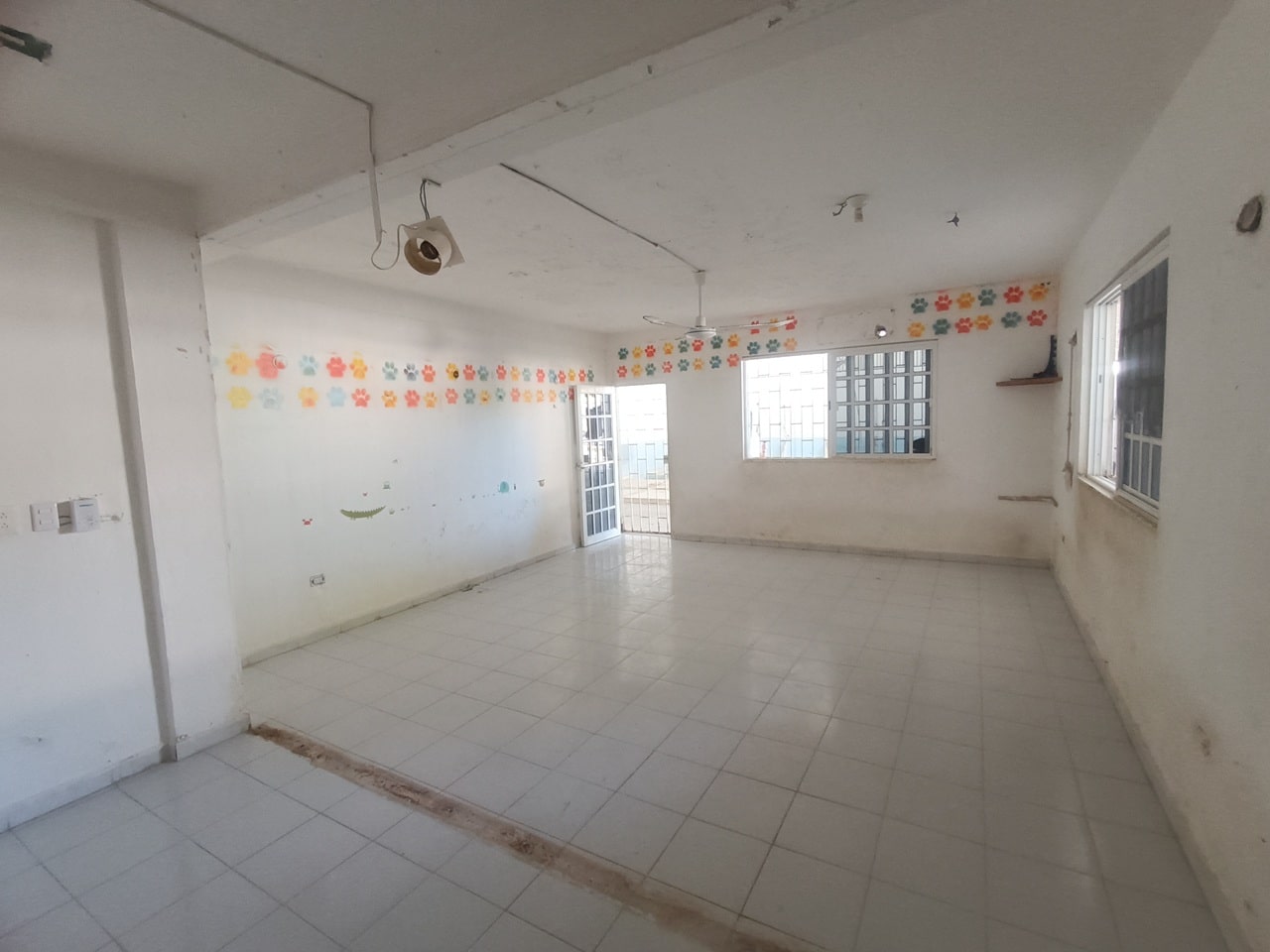 Bodega en Renta en Esquina de 395 m² Sobre Av Juarez – Playa del Carmen