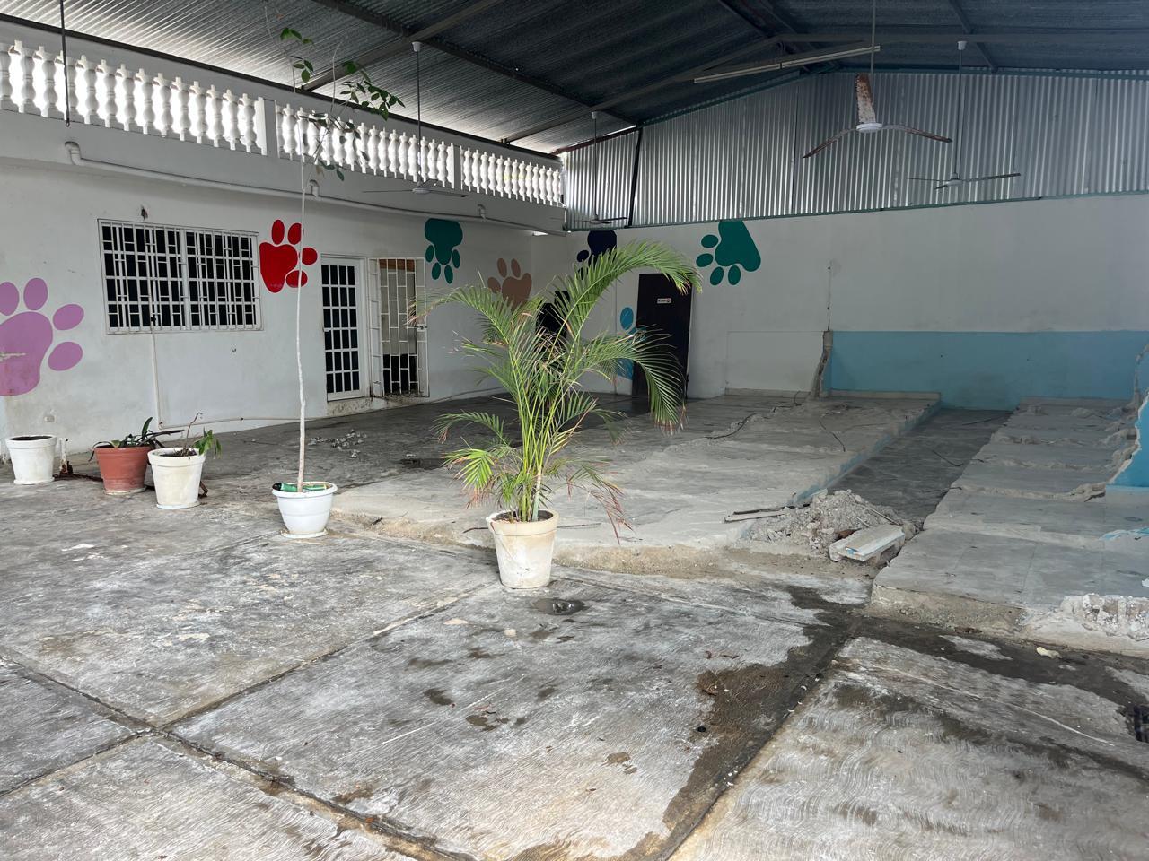 Bodega en Renta en Esquina de 395 m² Sobre Av Juarez – Playa del Carmen