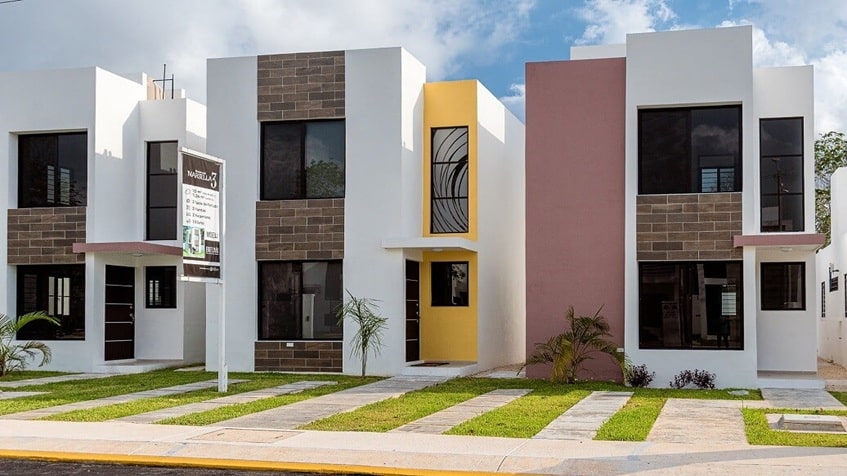 una fachada de varias casas en marsella 3 playa del carmen