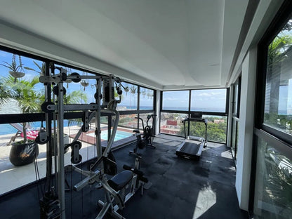 un gimnasio equipado con pesas y maquinas de ejercicio en a perfect place playa del carmen