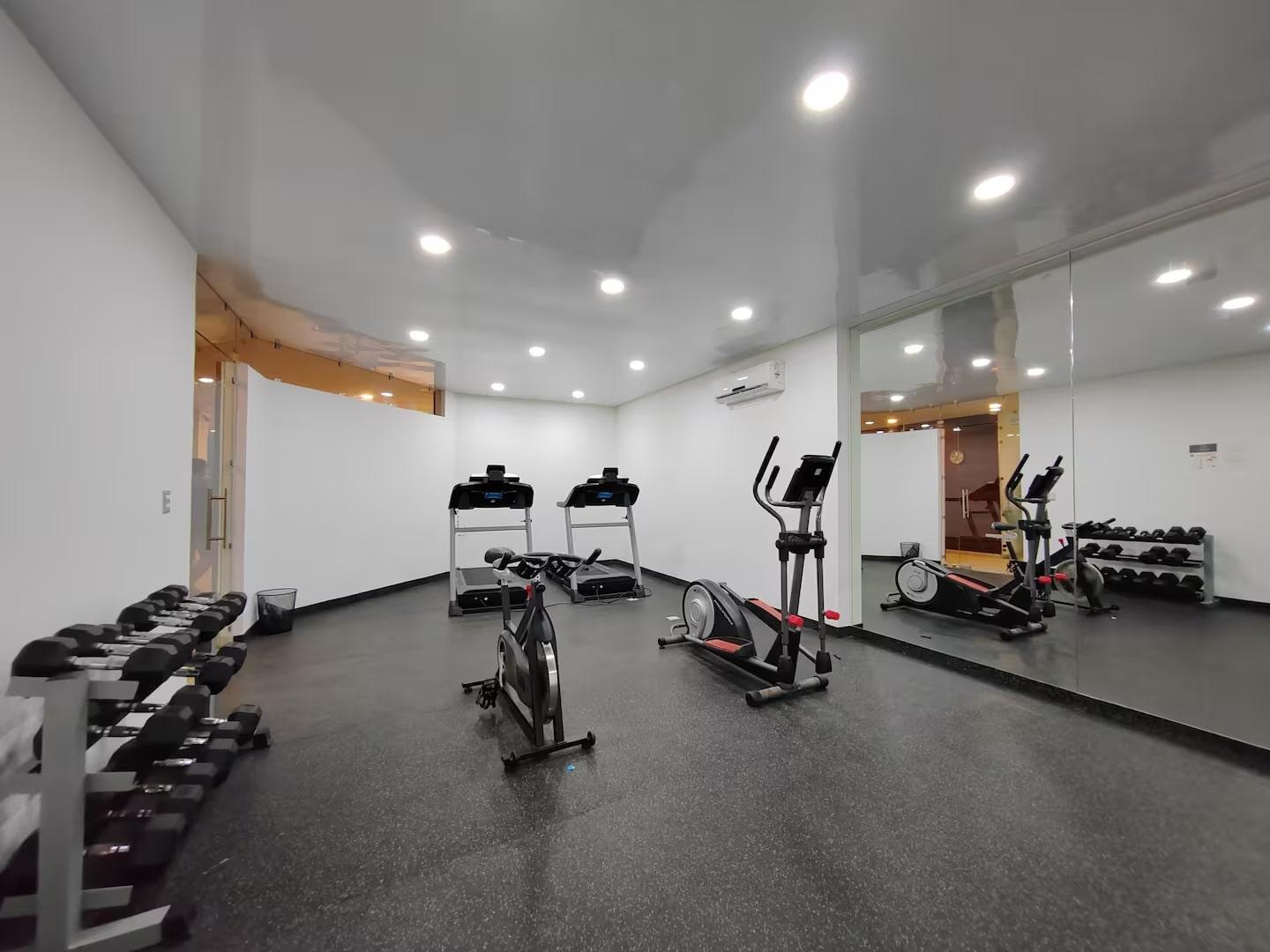 un gimnasio equipado en macondo 5ta avenida playa del carmen
