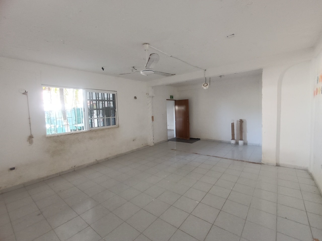 Bodega en Renta en Esquina de 395 m² Sobre Av Juarez – Playa del Carmen