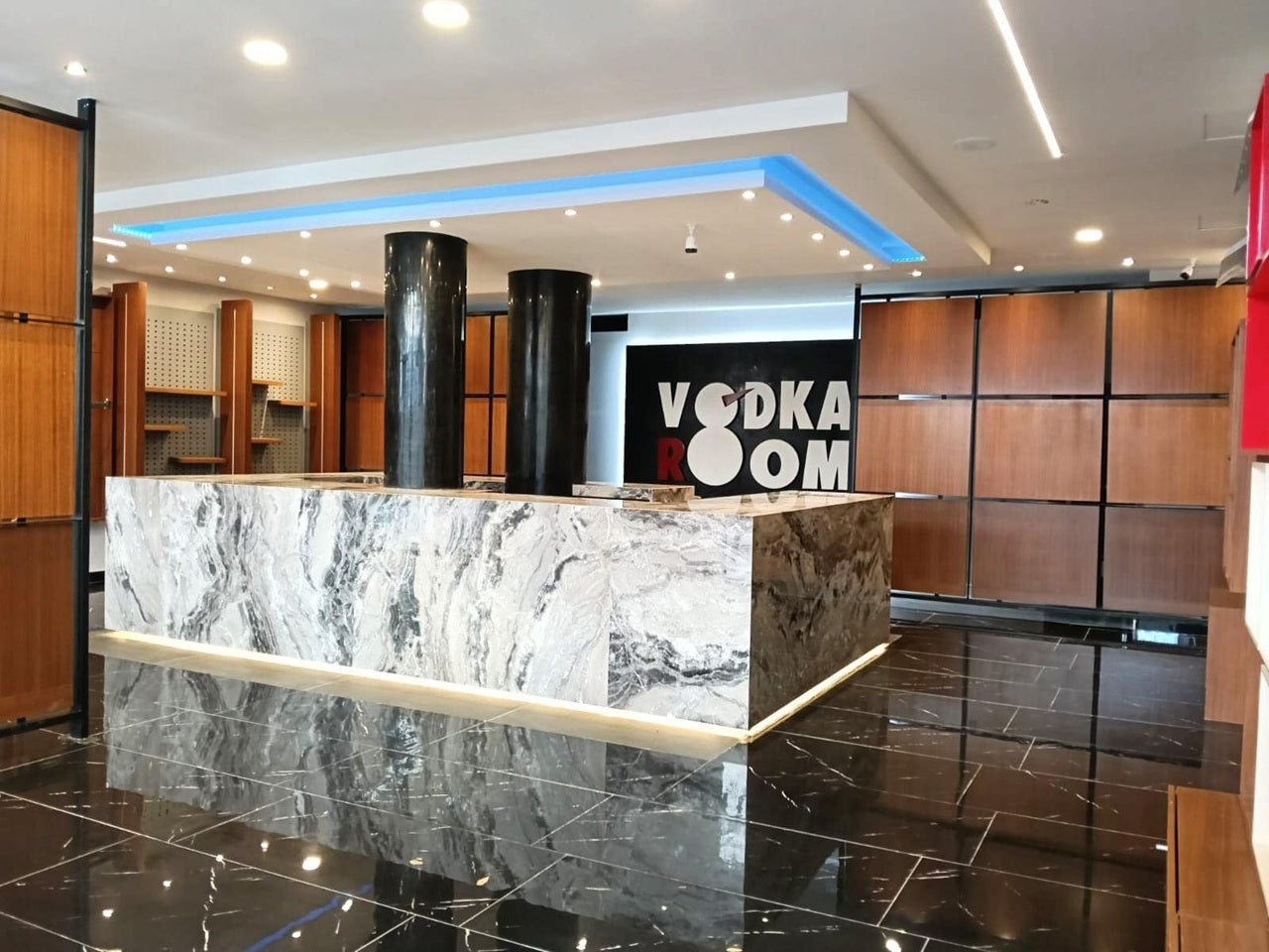 un area de recepcion de un local comercial en distrito corazon playa del carmen