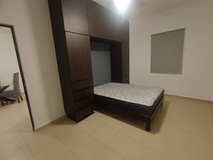 una recamara principal con un closet de madera en real amalfi plaua de carmen