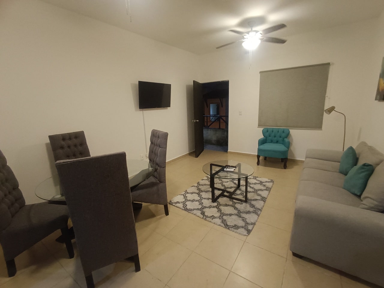 una sala principal, un comedor y un sofa cama en real amalfi playa del carmen