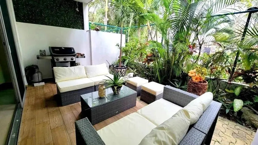 un area de terraza con asadores en residencial selvamar playa del carmen