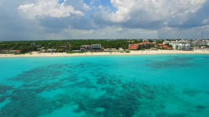 vista aerea de a playa en castillo de arena playacar