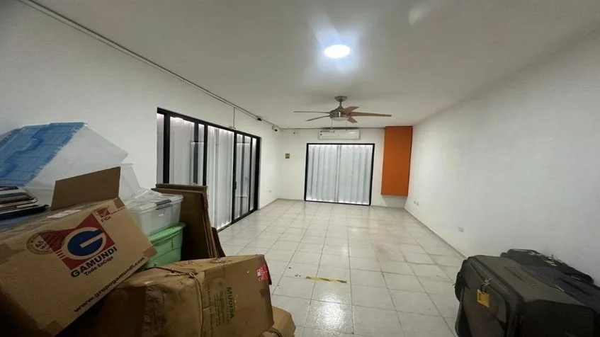 un espacio de sala en cataluña playa del carmen