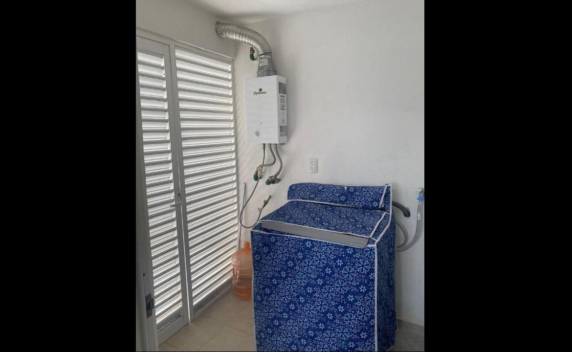 una lavadora con un calentador electrico en villas bonanza playa del carmen
