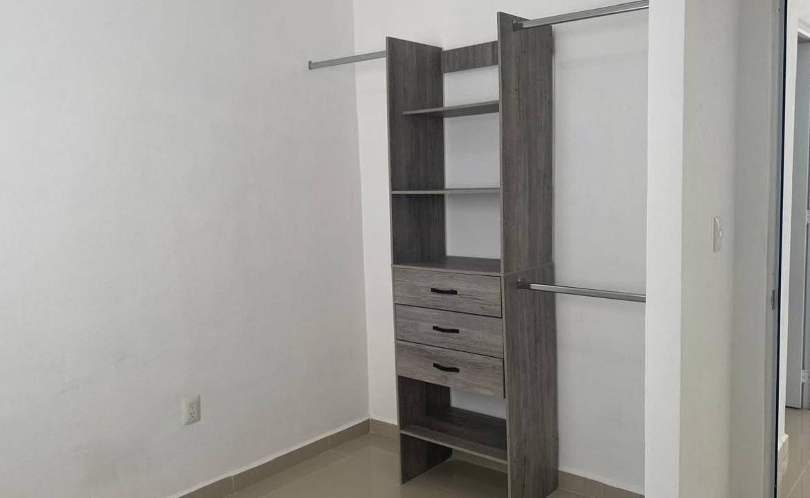 un closet con separadores y cajones en villas bonanza playa del carmen