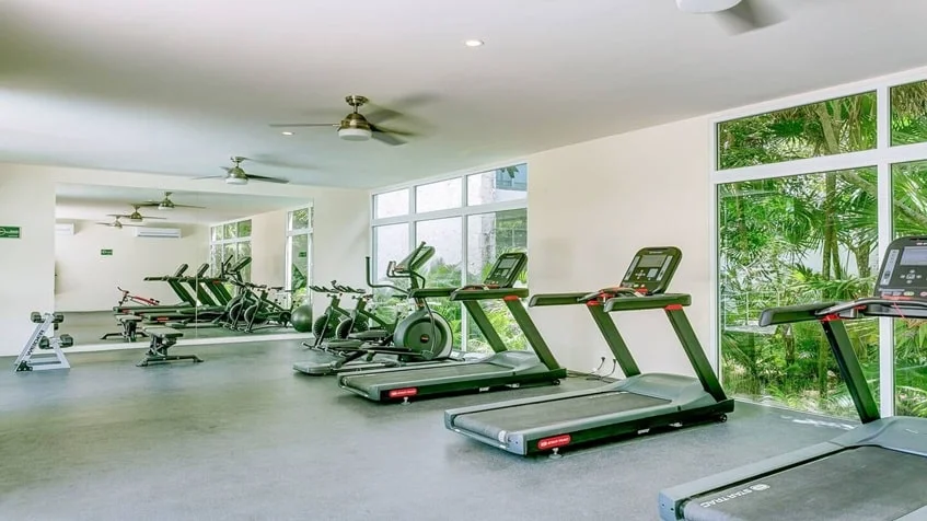 un gimnasio para residentes en Santamar Akumal