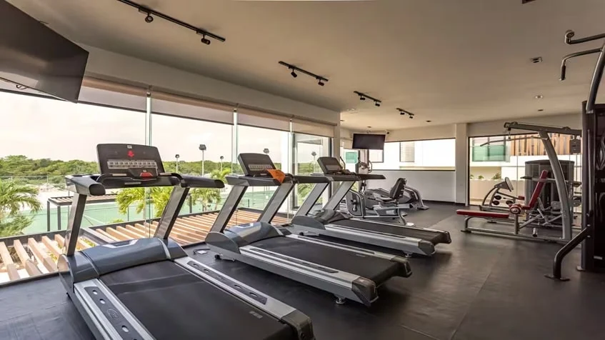 un gimnasio en valle aurora playa del carmen