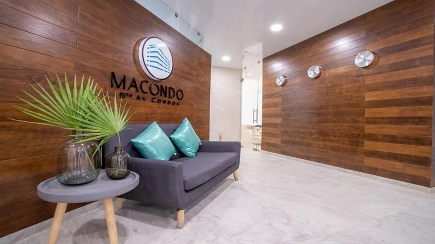 un area de espera en macondo playa del carmen