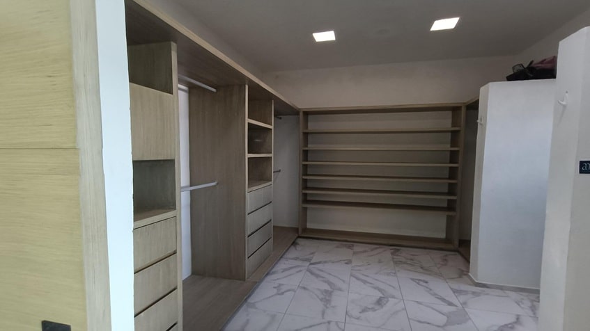 unos closets grandes en santa fe del carmen