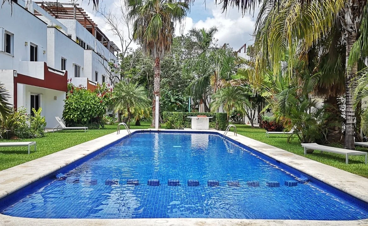 una piscina sool village selvamar