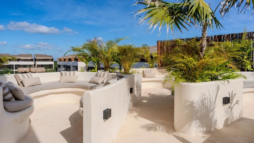 un area lounge en samsara tulum