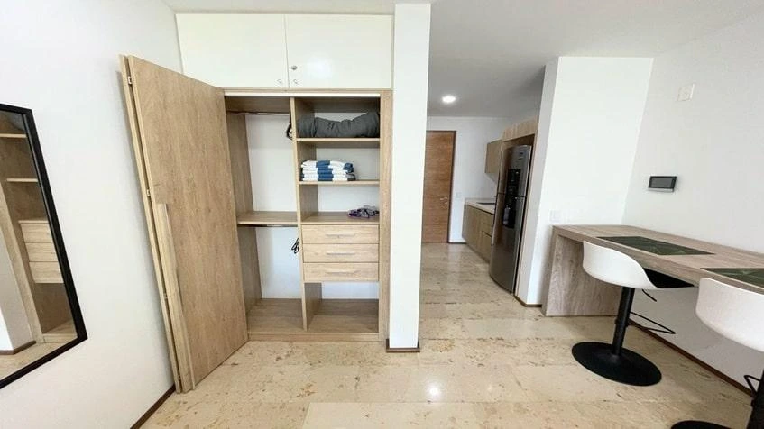 una barra desayunadora con closets en a perfect place playa del carmen