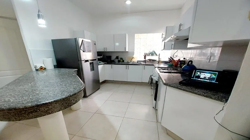 una cocina equipada en condominio bugambilias playa del carmen