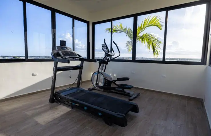 un gimnasio en mya black diamond playa del carmen