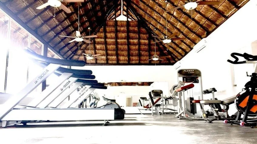 un gimnasio en real amalfi playa del carmen