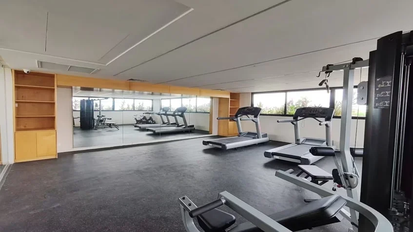 un gimnasio en sensai playa del carmen