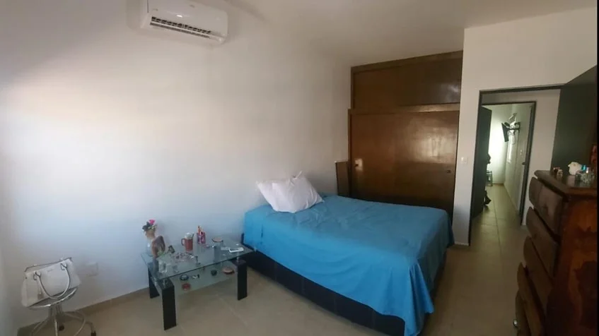 una recamara con un aire acondicionado y un closet de madera en real amalfi playa del carmen