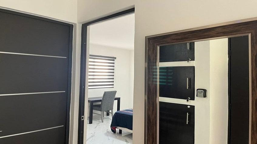 un master lock y una recamara al lado en la selva residences playa del carmen