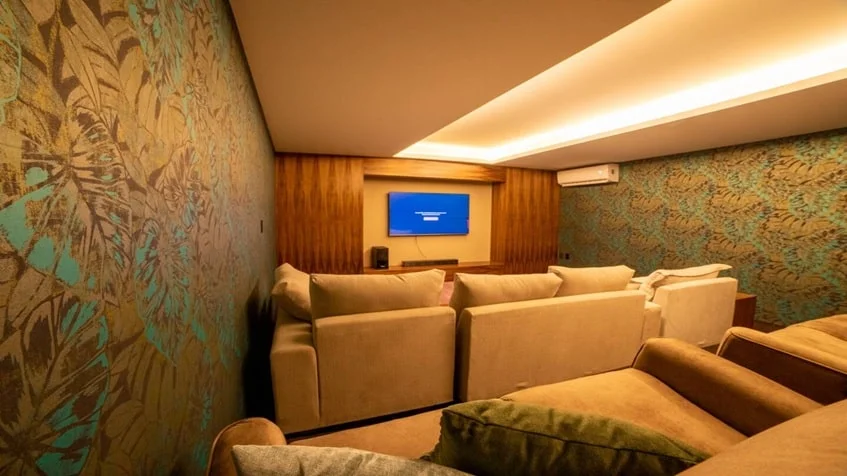 un area de cine en urban towers playa del carmen