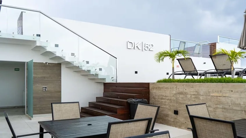 una terraza comun con area lounge en dk 52 playa del carmen