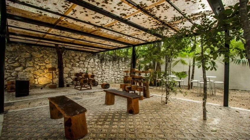 un gimnasio en la selva en kantuun tulum