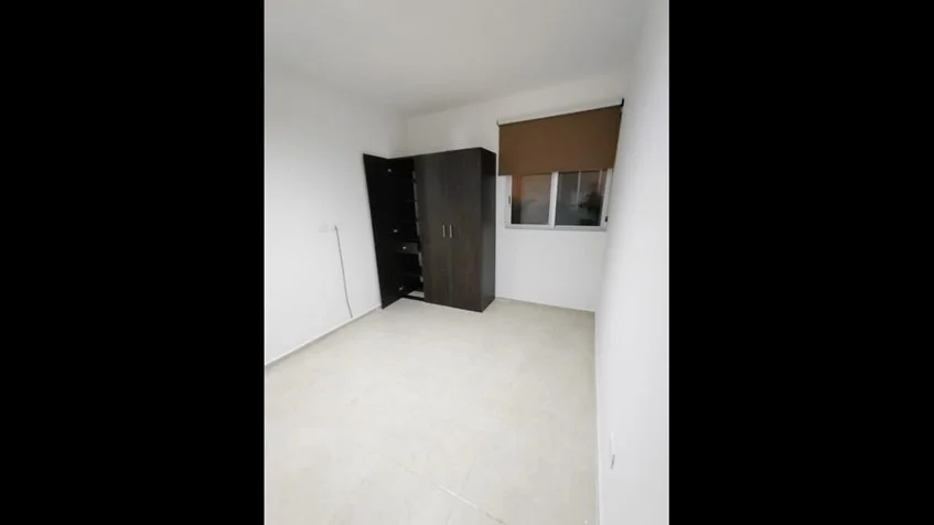 una recamara con un closet con buena iluminacion en punta estrella playa del carmen