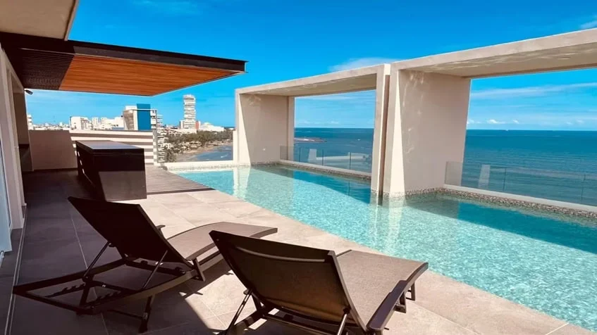 una terraz con vista al mar en Palms Residences Veracruz