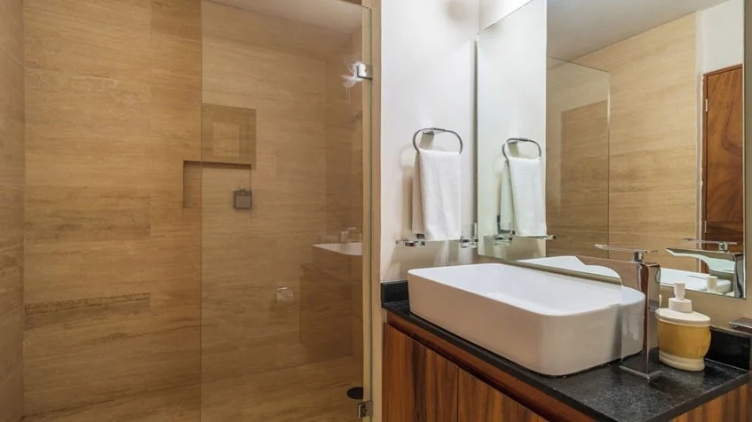 un baño con un lavamanos en Kantuun Tulum