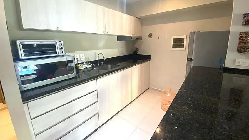 una cocina equipada en condominio akab playacar