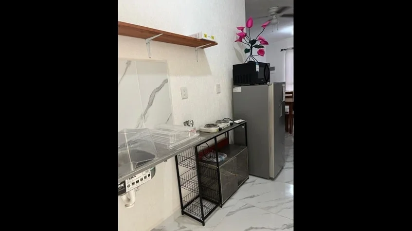un refrigerador grande en aldea tulum