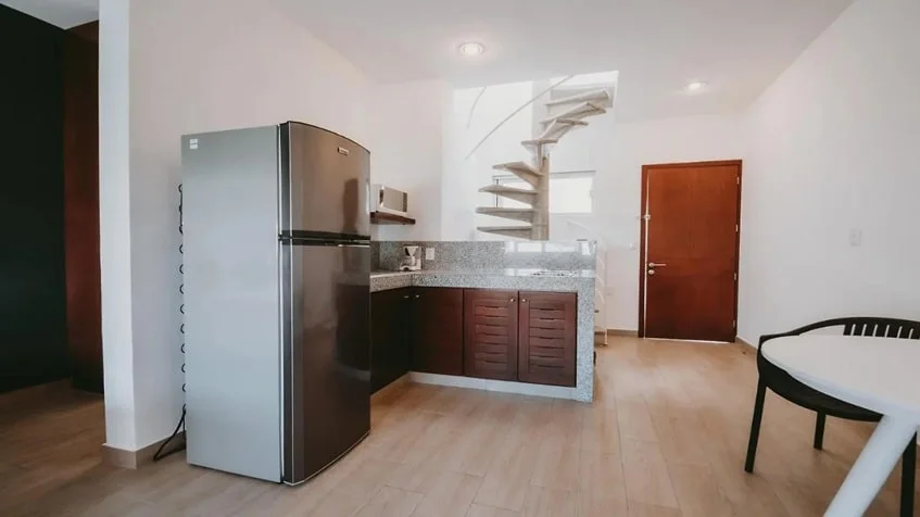 una sala comedor en casa mora suites playa del carmen