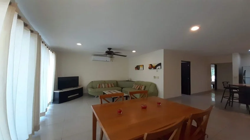 un comedor amplio en edificio palmeiras playa del carmen