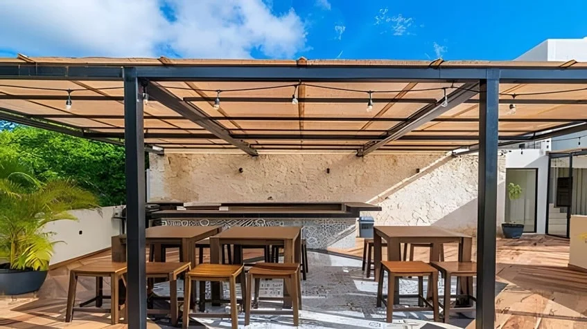 una terraza compartida para residentes en Kantuun Tulum