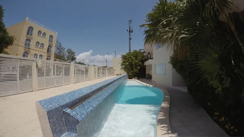una alberca comun en condominio alegro playa del carmen