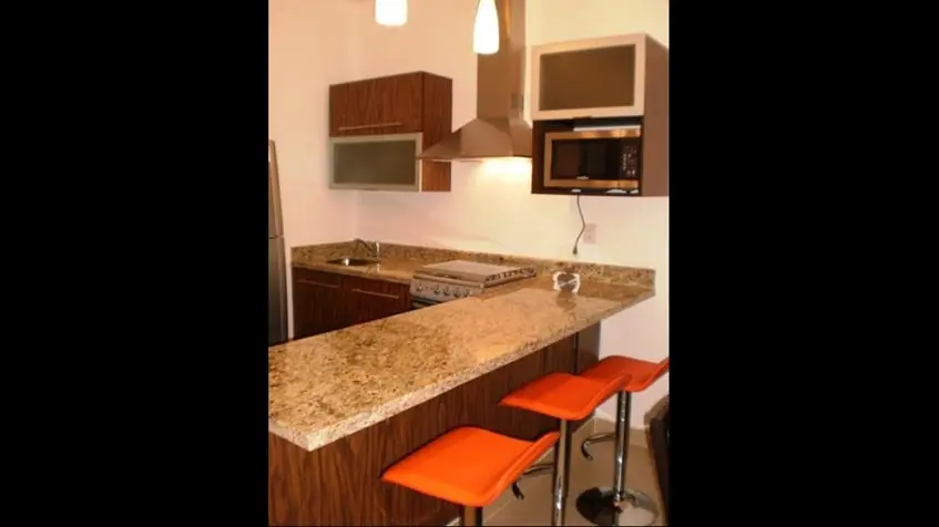 una cocina equipada en golf drive playacar