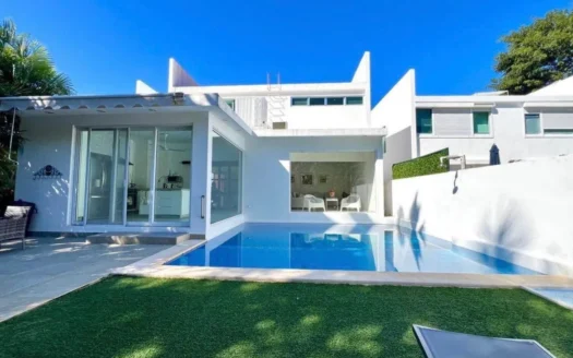 Casa 4 Recámaras Amueblada en Renta | Club Real Playacar