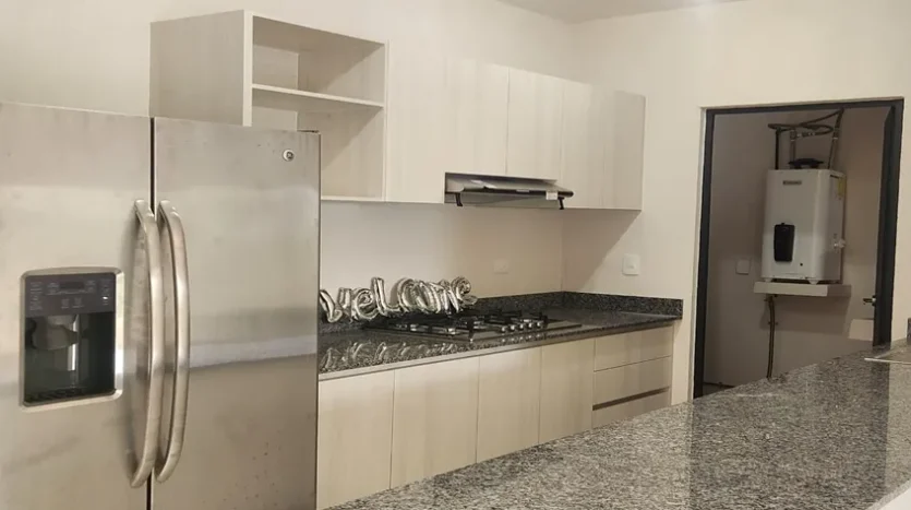 una cocina equipada en sak ya residencial playa del carmen